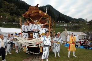 【前夜祭】冠嶽山地車講による地車曳行