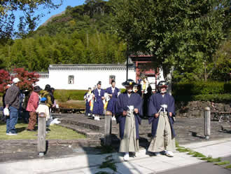 冠嶽園(旧鎭國寺跡)を出発
