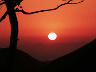 冠嶽（冠岳）フォト〜冠岳阿弥陀堂から望む夕陽